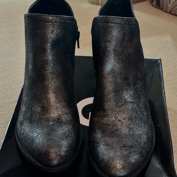 G by GUESS METALLIC PEWTER BOOTIES - Picture 4 of 14